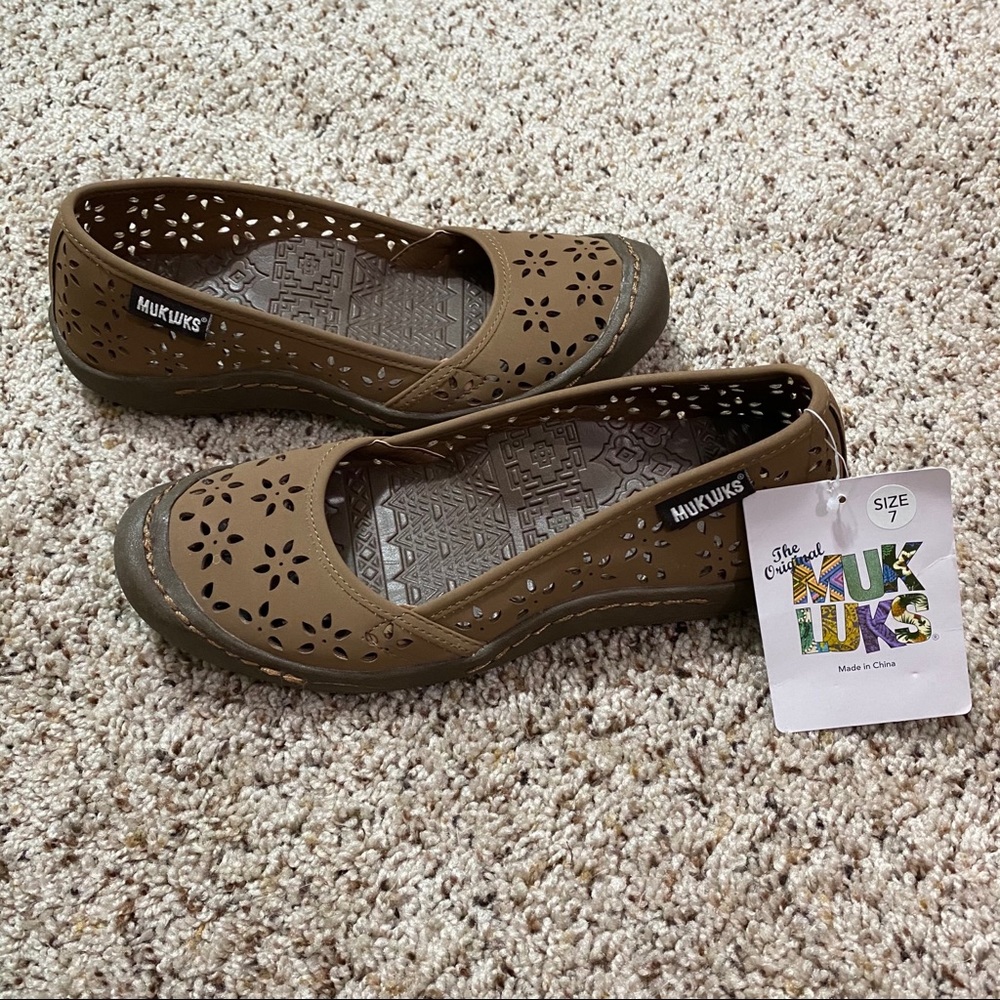 NWT. The Original Muk Luks - Picture 9 of 13